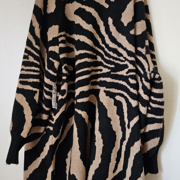 Fashion To Figure Cardigan Sweater Size 4 Plus Size - Picture 2 of 4